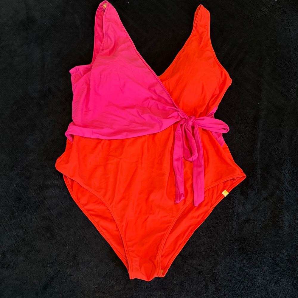 Summersalt The Perfect Wrap‎ One Piece Swimsuit Hibiscus Fuchsia Size 18
